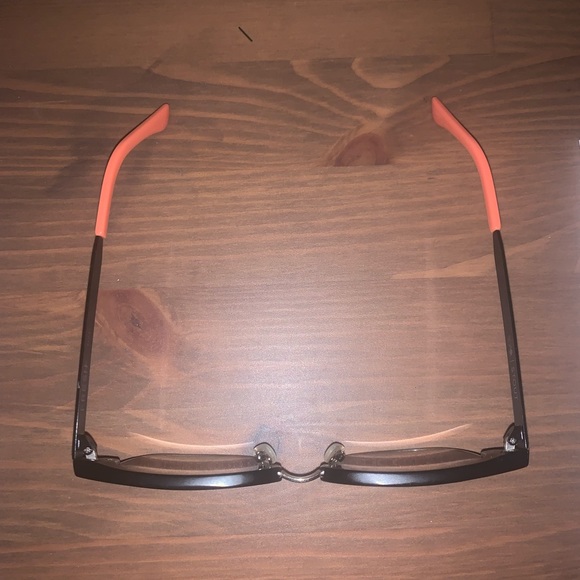 Spy spout sunglasses - Picture 2 of 3